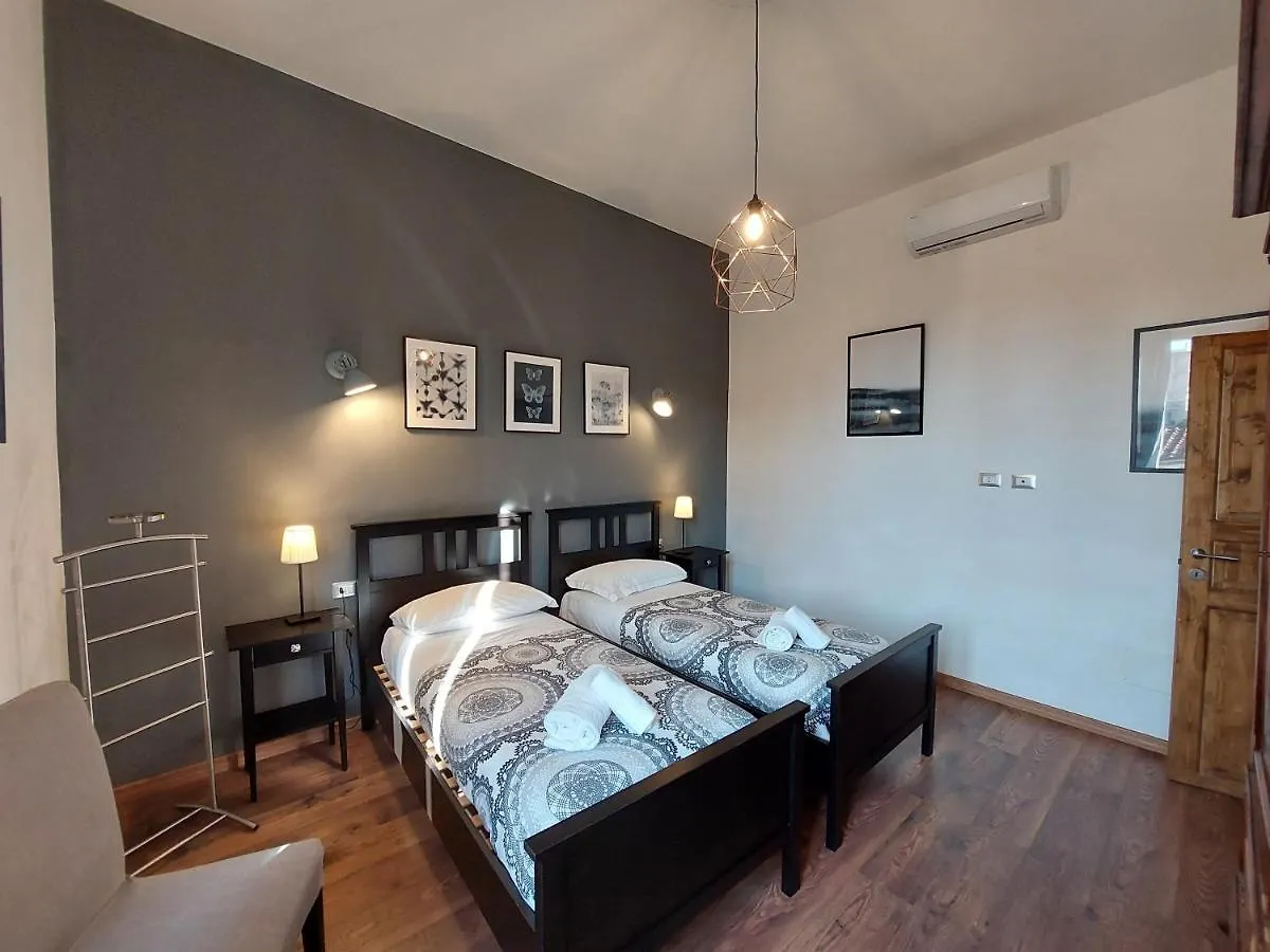 Savieri Home in Firenze 0*,  Italia